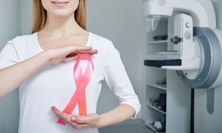 Los tratamientos para el cáncer de mama pueden generar efectos adversos en la piel. Los tratamientos para el cáncer de mama pueden generar efectos adversos en la piel.