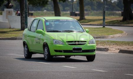 Hay 60 licencias disponibles en la Municipalidad que serán adjudicadas a choferes de taxis y remises de la ciudad. Hay 60 licencias disponibles en la Municipalidad que serán adjudicadas a choferes de taxis y remises de la ciudad.