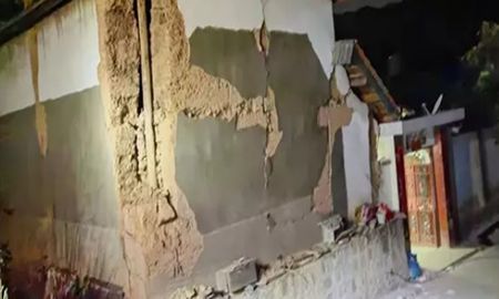 El primer terremoto, de magnitud 6,1, sacudió Yunnan el viernes a las 21.48 (13.48 GMT) El primer terremoto, de magnitud 6,1, sacudió Yunnan el viernes a las 21.48 (13.48 GMT)