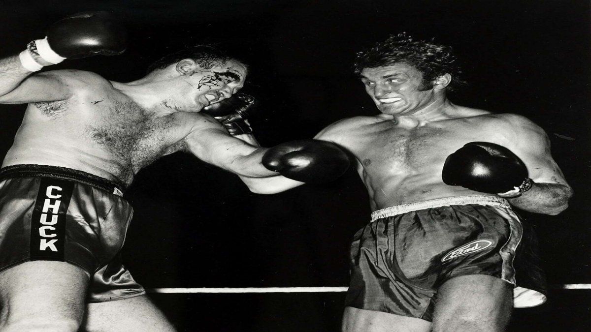 El 8 de agosto de 1970, Wepner PKOT 3 ante el húngaro-británico Joe Bugner (derecha), quien lo derrotó en el Empire Pool de Wembley, Londres. Esta nueva derrota se debió a una importante herida que sufrió sobre un párpado, y que obligó a detener la pelea.