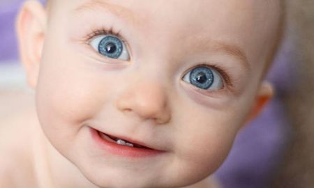 El color de ojos en los recién nacidos no es definitivo y puede modificarse durante el primer año de vida. El color de ojos en los recién nacidos no es definitivo y puede modificarse durante el primer año de vida.