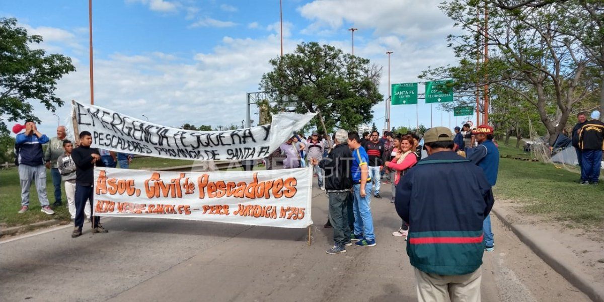 Protesta y caos: durante tres horas los pescadores cortaron el ingreso a Santa Fe por Ruta 168