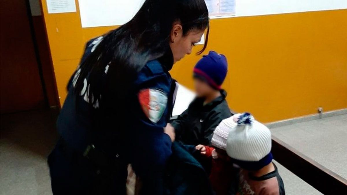 Córdoba: tres niños fueron encontrados caminando descalzos y deambulando en Villa Esquiú