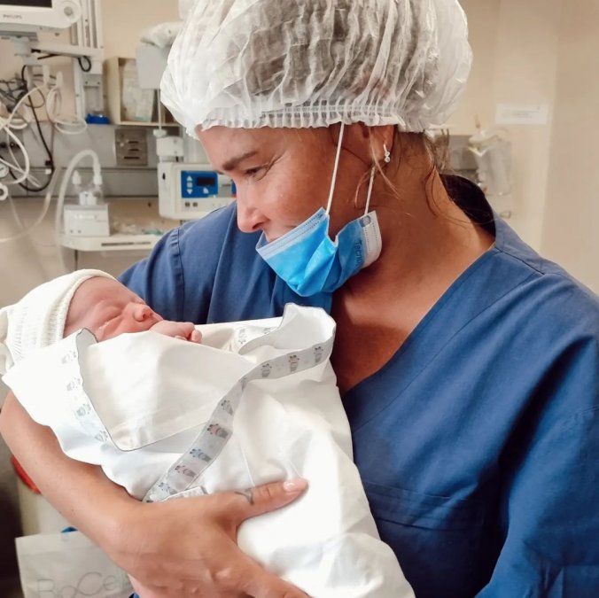 Nazarena Vélez acompañó a Barbie en el parto.