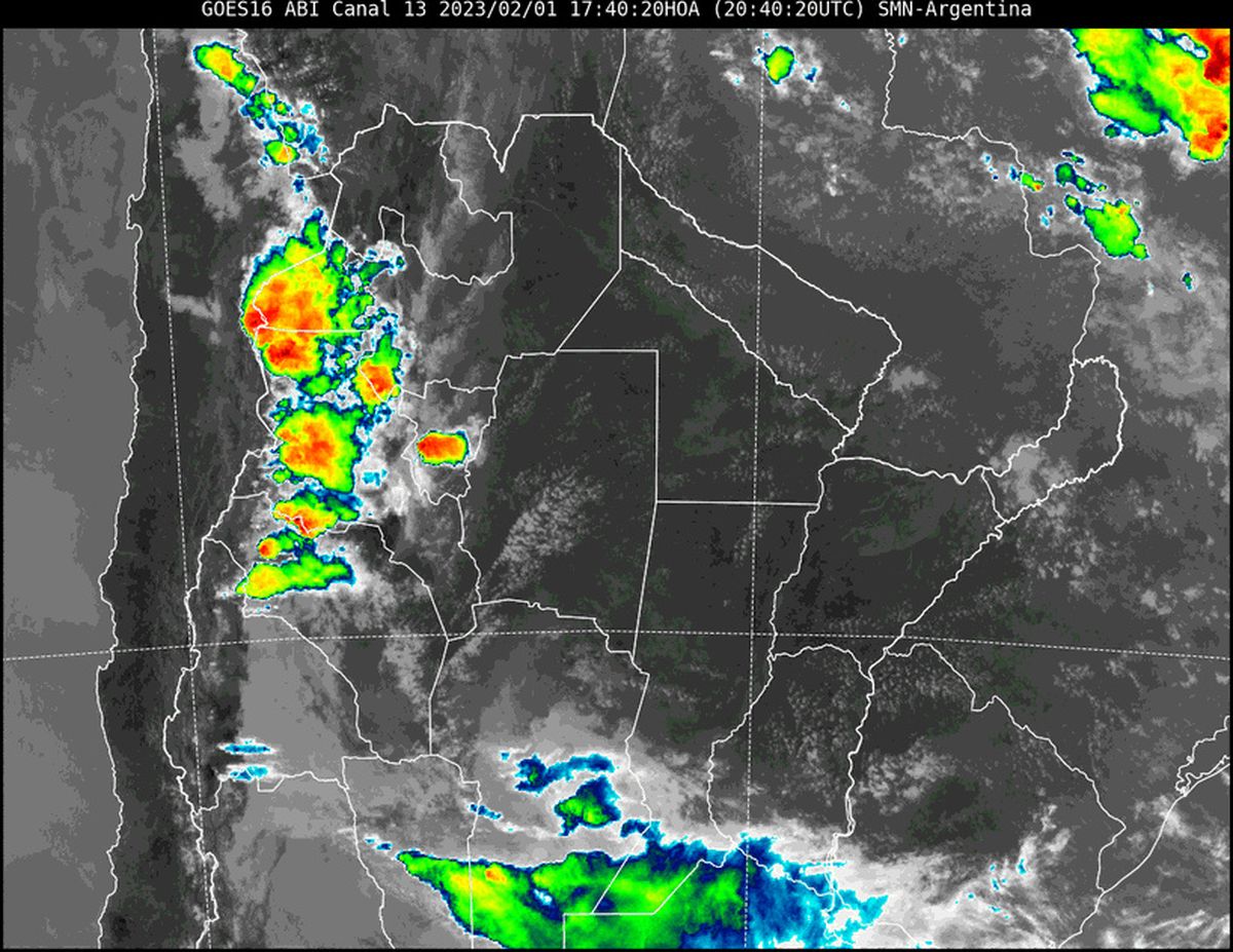 En la imagen satelital se observa como la nubosidad del sur provincial lentamente va cubriendo el centro también.