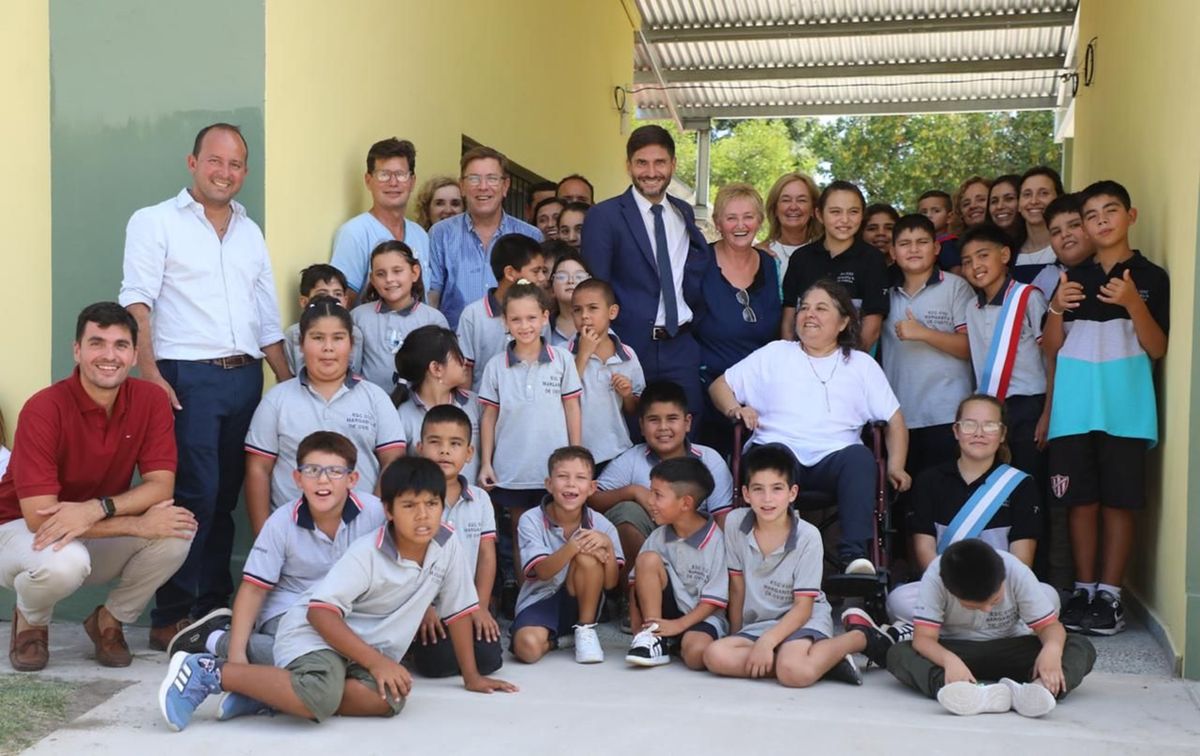 El gobernador Maximiliano Pullaro inauguró el ciclo escolar en San Justo. 