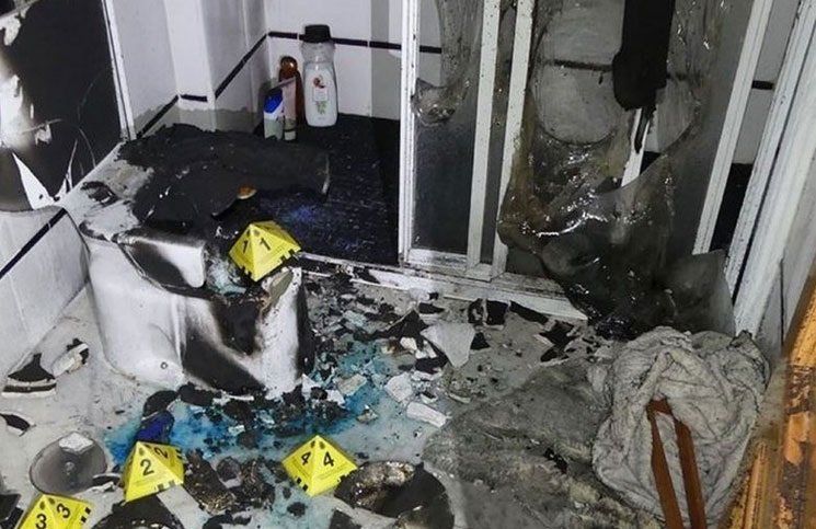 Mezcló varios productos de limpieza y provocó un incendio. 