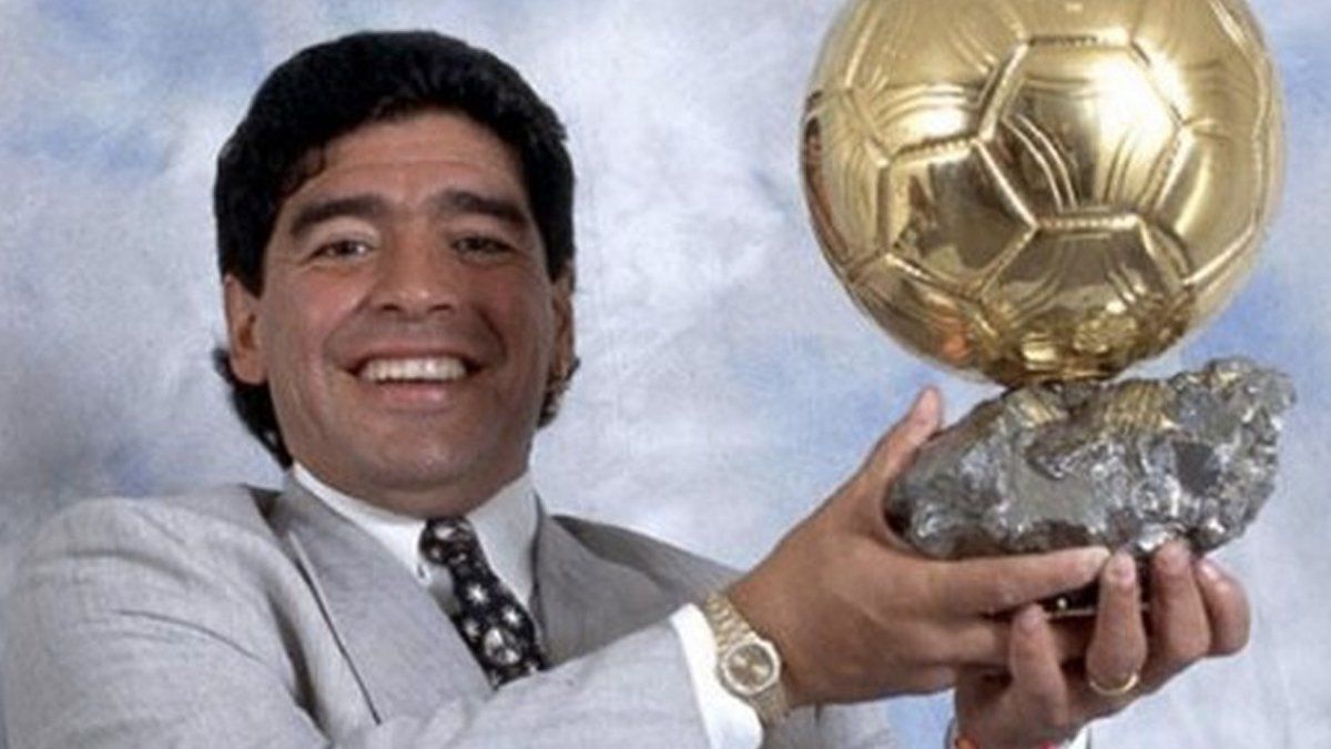 Diego Maradona obtuvo dos veces el Balón de Oro de manera simbólica.