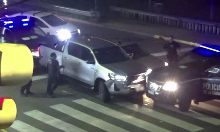 Robo, persecución, choque y un detenido en la autopista General Paz altura Lugano. Robo, persecución, choque y un detenido en la autopista General Paz altura Lugano.