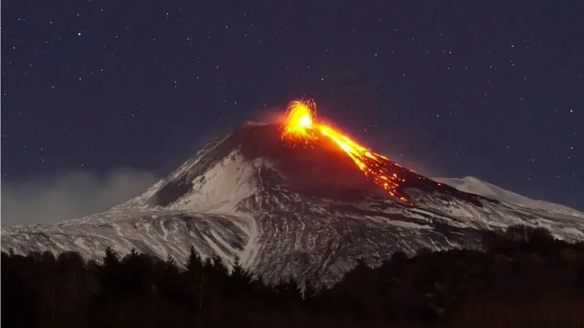 El cambio a Alerta Técnica Amarilla responde a un incremento en la actividad superficial del volcán, documentado a partir del 15 de junio de 2026 por el SEGEMAR y el Sernageomin. El cambio a Alerta Técnica Amarilla responde a un incremento en la actividad superficial del volcán, documentado a partir del 15 de junio de 2026 por el SEGEMAR y el Sernageomin.