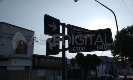 Un motochorro atacó a una mujer en barrio Belgrano y se llevó sus pertenencias. Un motochorro atacó a una mujer en barrio Belgrano y se llevó sus pertenencias.