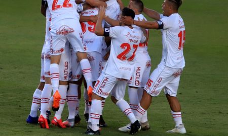 El Bicho consiguió la clasificación en la última fecha, tras vencer a Estudiantes de La Plata. El Bicho consiguió la clasificación en la última fecha, tras vencer a Estudiantes de La Plata.