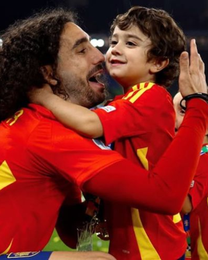 Marc Cucurella pasó de ser blanco de las críticas tras la final del Mundial a despertar una ola de empatía por una conmovedora historia familiar que se volvió viral en las redes.