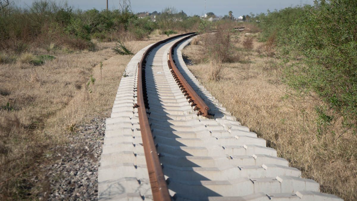 El Circunvalar Santa Fe está pensado para evitar que los trenes ingresen a la ciudad. Esto permitiría mejorar la logística, reducir tiempos y bajar costos. El Circunvalar Santa Fe está pensado para evitar que los trenes ingresen a la ciudad. Esto permitiría mejorar la logística, reducir tiempos y bajar costos.