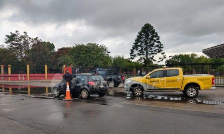Desde este martes la Municipalidad colaborará con la Policía de la provincia en los distintos controles que se realizarán en los accesos de la capital provincial. Desde este martes la Municipalidad colaborará con la Policía de la provincia en los distintos controles que se realizarán en los accesos de la capital provincial.