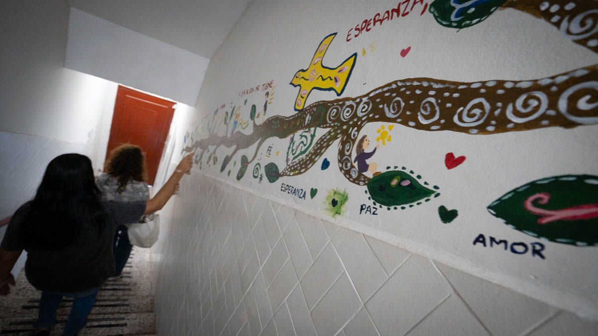 En la casa se pueden bañar, lavar su ropa y si lo desean, se adhieren a la grilla de actividades propuesta. En la casa se pueden bañar, lavar su ropa y si lo desean, se adhieren a la grilla de actividades propuesta.