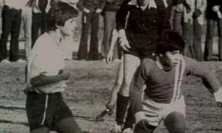 Acusan a Marcelo Tinelli de mentir sobre la foto que subió jugando al fútbol con Maradona Acusan a Marcelo Tinelli de mentir sobre la foto que subió jugando al fútbol con Maradona