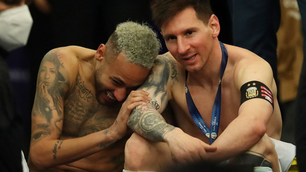 Messi y Neymar hablando en el túnel del Maracaná como si el partido no hubiese existido. La amistad