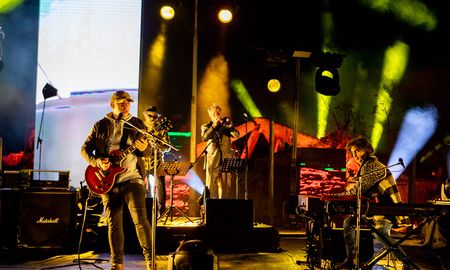 El 20 de agosto en la ciudad de Villa Mercedes, provincia de San Luis, será el escenario para un nuevo recital de Los Fundamentalistas del Aire Acondicionado, la banda del Indio Solari. El 20 de agosto en la ciudad de Villa Mercedes, provincia de San Luis, será el escenario para un nuevo recital de Los Fundamentalistas del Aire Acondicionado, la banda del Indio Solari.