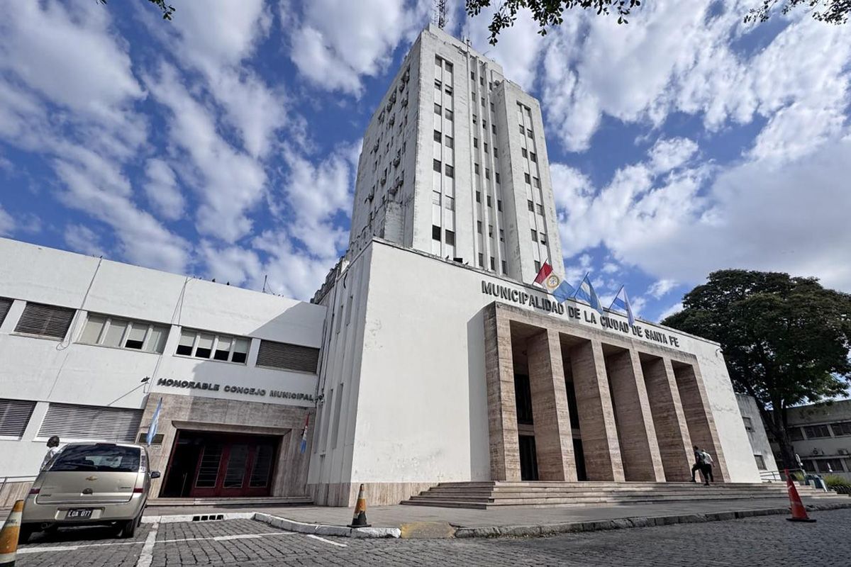 A partir de la reforma constitucional, la Municipalidad de Santa Fe podrá dictar su propia carta orgánica. A partir de la reforma constitucional, la Municipalidad de Santa Fe podrá dictar su propia carta orgánica.