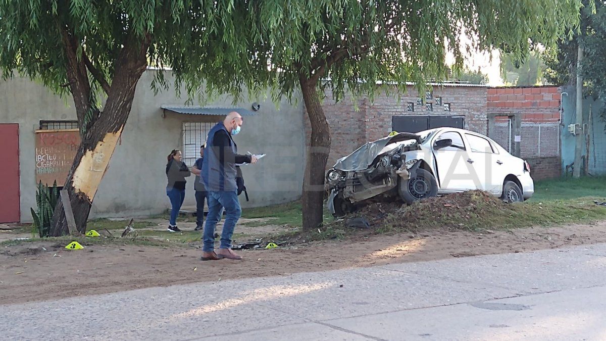 Un efectivo policial se accidentó sobre la Avenida Teniente Loza.