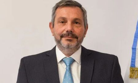 Javier Milei echó al titular de la ANSES, Mariano de los Heros. Javier Milei echó al titular de la ANSES, Mariano de los Heros.