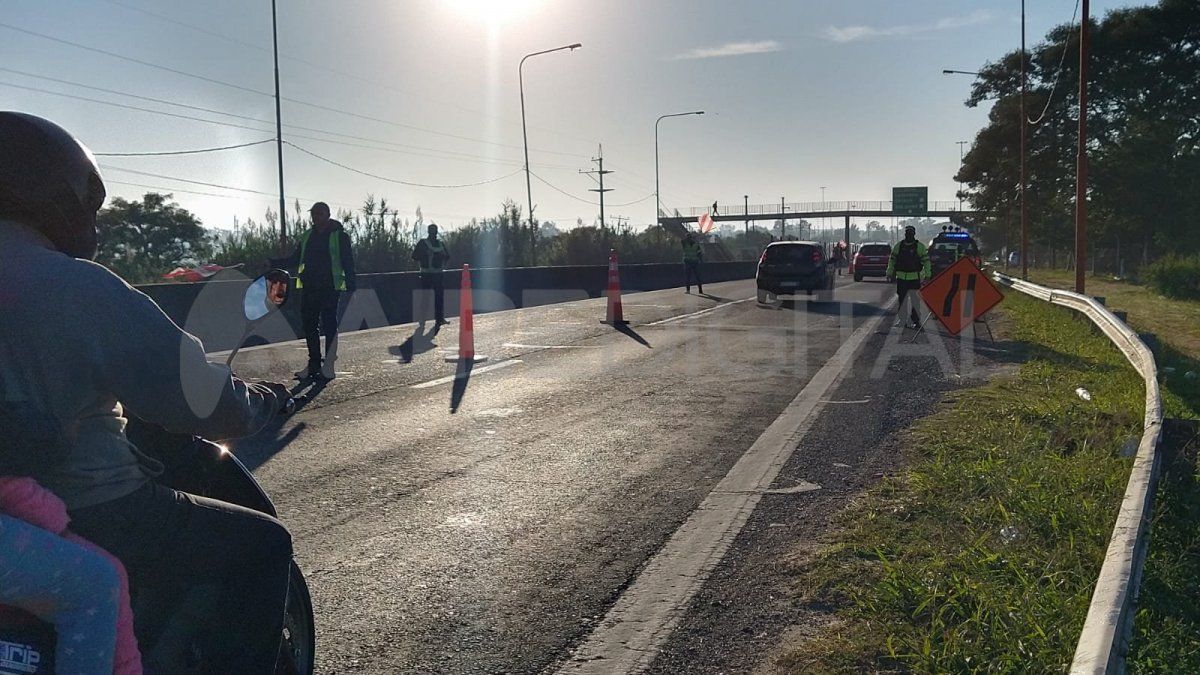 La Agencia Provincial de Seguridad Vial colabora en el reordenamiento del tránsito.