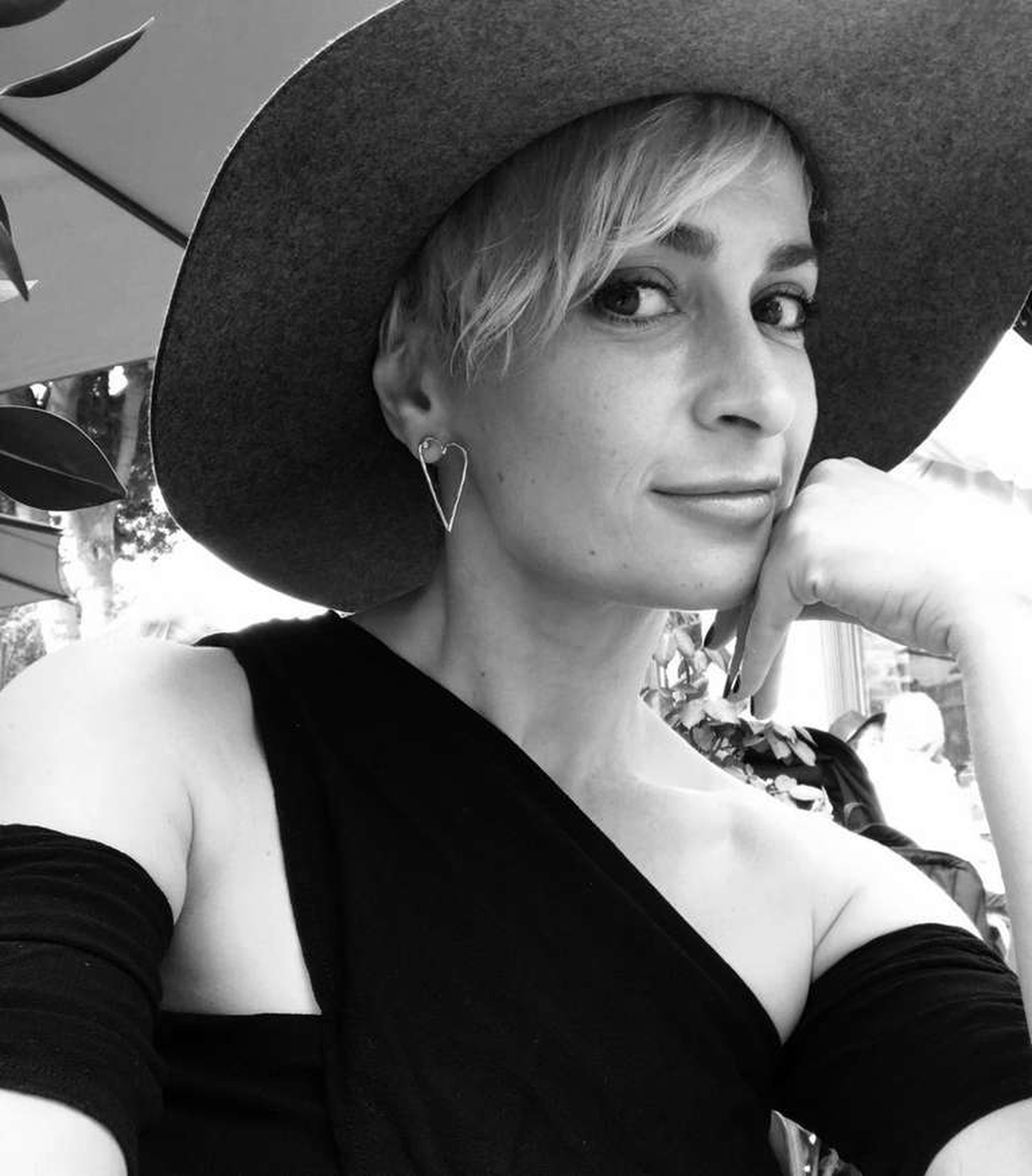 Halyna Hutchins murió tras recibir el disparo de un arma de utilería. (Foto: Instagram/@halynahutchins).  