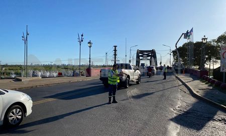 Agentes de la Policía Municipal de Santo Tomé frustraron lo que parecía ser un intento de robo de un camión en las inmediaciones del Puente Carretero. Agentes de la Policía Municipal de Santo Tomé frustraron lo que parecía ser un intento de robo de un camión en las inmediaciones del Puente Carretero.