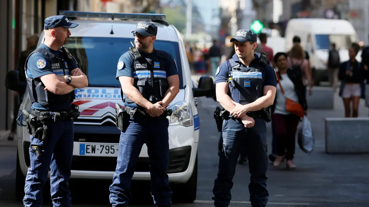 Intentó abusar de una mujer en la calle: ella le arrancó la lengua y se la entregó a la policía