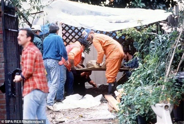 Quienes osaban enfrentarse a Dorothea por su artimañas financieras terminaban enterrados en el jardín. Foto: Captura Video.