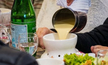 Humberto Primo ofrece el plan ideal para quienes buscan aire puro, relatos sorprendentes y sabores que emocionan. Humberto Primo ofrece el plan ideal para quienes buscan aire puro, relatos sorprendentes y sabores que emocionan.