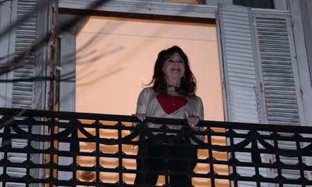 El Tribunal Oral Federal 2 resolvió modificar el régimen de visitas a la expresidenta Cristina Fernández de Kirchner. El Tribunal Oral Federal 2 resolvió modificar el régimen de visitas a la expresidenta Cristina Fernández de Kirchner.