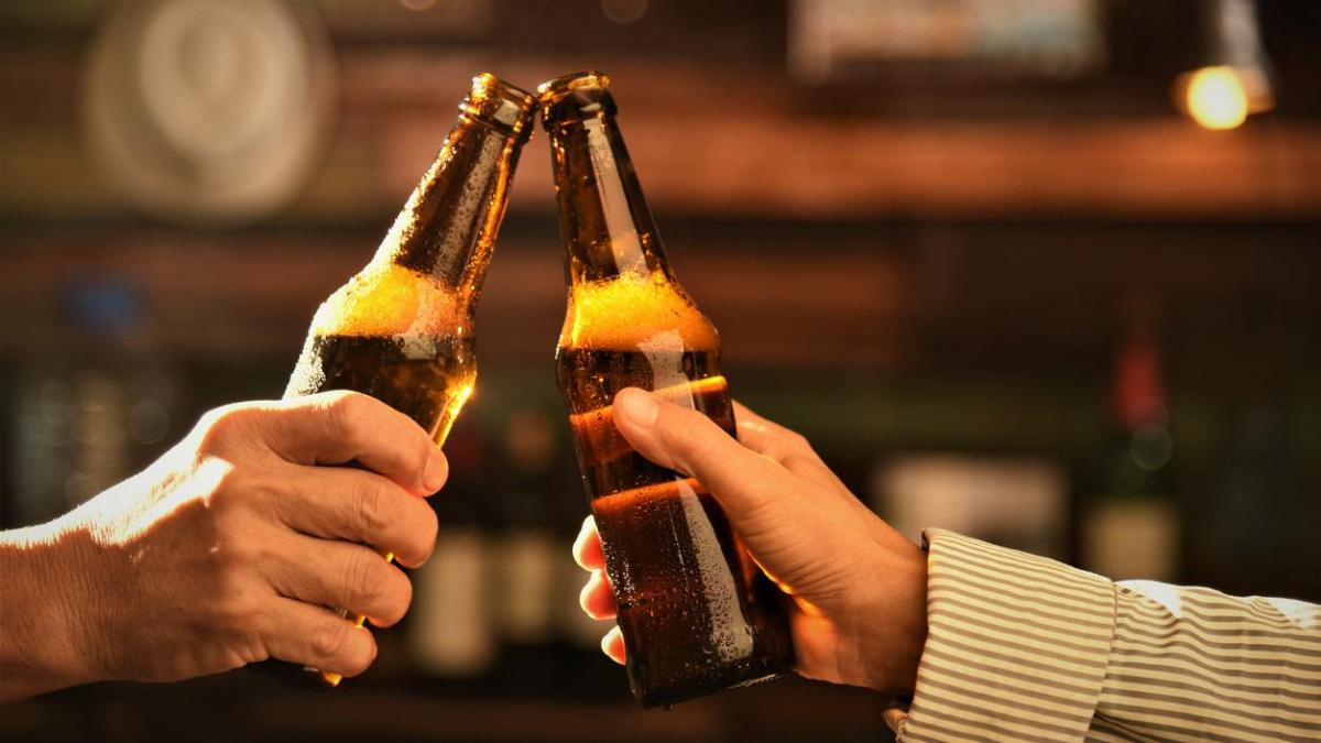 Por lo general una cerveza no debe beberse por debajo de 1 grado ni por encima de 12,5 grados, pero dependiendo del tipo.