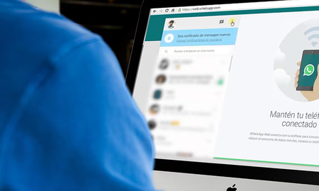 La empleada se olvidó WhatsApp web abierto en la computadora de la oficina. La empleada se olvidó WhatsApp web abierto en la computadora de la oficina.