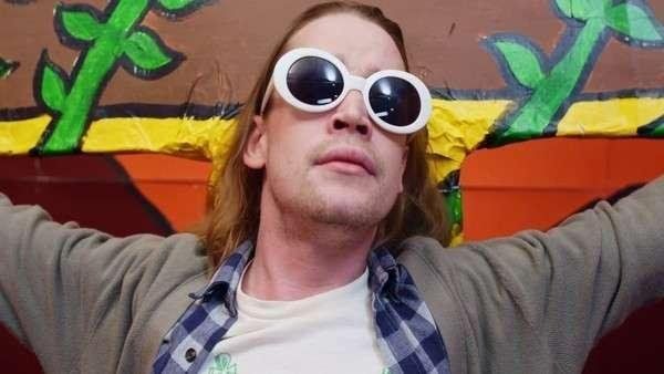 Macaulay Culkin revive a Kurt Cobain en un video
