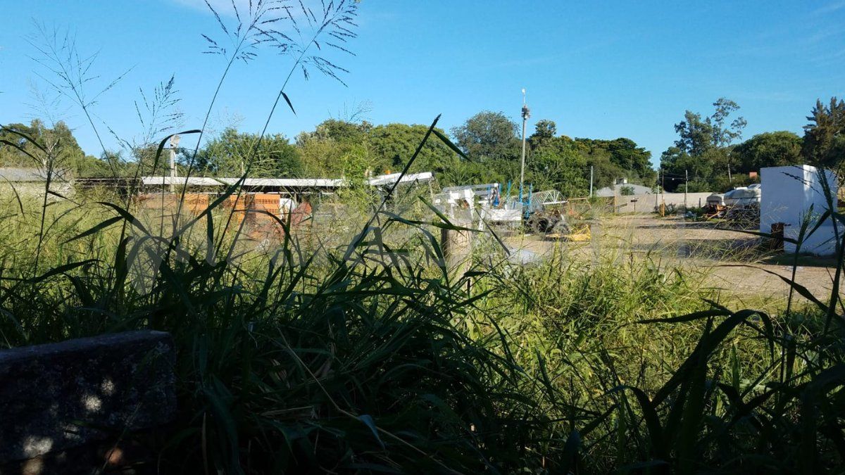 Los investigadores sospechan que los ladrones accedieron a la casa desde el terreno del corralón municipal Los investigadores sospechan que los ladrones accedieron a la casa desde el terreno del corralón municipal