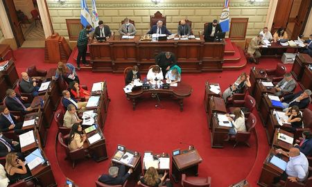 La Cámara de Diputados aprobó por amplia mayoría el proyecto de declaración en apoyo a la comisión directiva del Club El Quillá. La Cámara de Diputados aprobó por amplia mayoría el proyecto de declaración en apoyo a la comisión directiva del Club El Quillá.