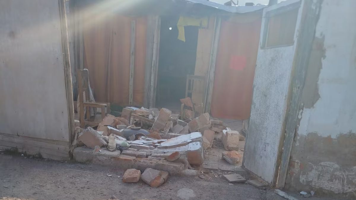 Así quedó la pared tras le choque de la moto.