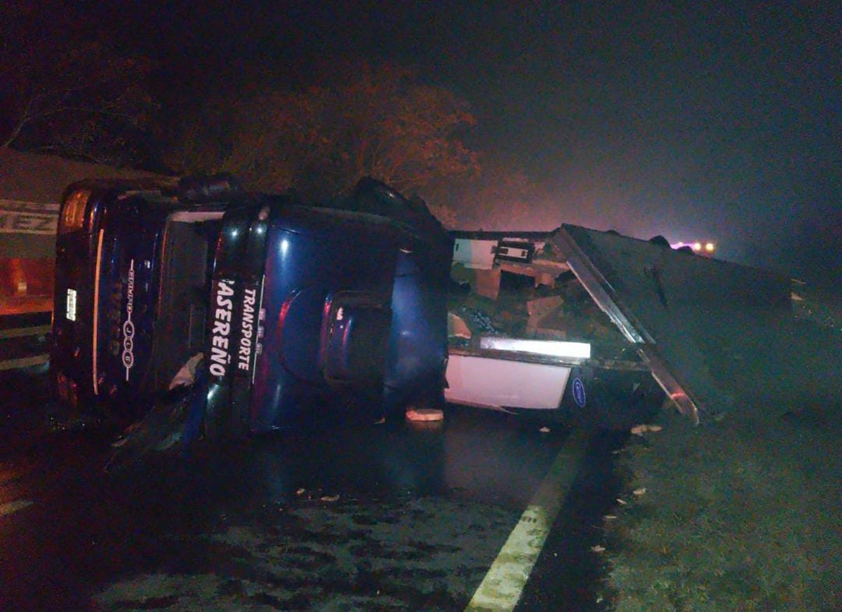 A pesar de la magnitud del choque, el conductor resultó ileso.
