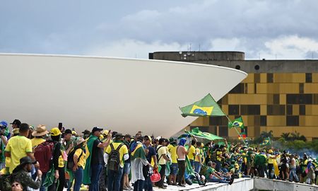 Seguidores del exmandatario de Brasil, Jair Bolsonaro, invadieron el domingo el Palacio del Planalto, el Congreso Nacional y el Supremo Tribunal Federal (STF, corte suprema), en Brasilia, provocaron cuantiosos daños y destrozos. Seguidores del exmandatario de Brasil, Jair Bolsonaro, invadieron el domingo el Palacio del Planalto, el Congreso Nacional y el Supremo Tribunal Federal (STF, corte suprema), en Brasilia, provocaron cuantiosos daños y destrozos.