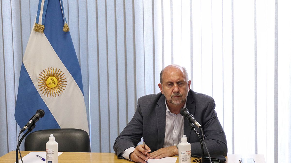 Tras el encuentro, del que participó el gobernador Perotti, la titular de la cartera sanitaria santafesina, Sonia Martorano señaló que la charla sirvió “para evaluar la situación epidemiológica de los últimos 14 días, pero especialmente la situación actual”.