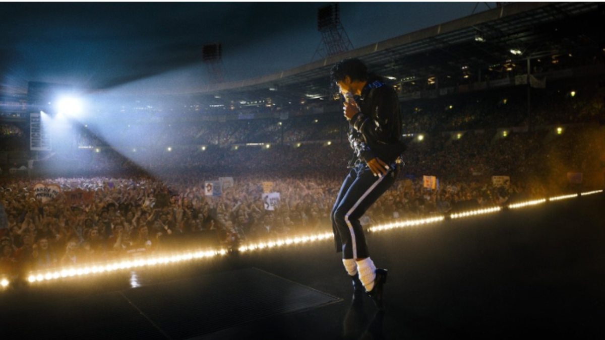 Jaafar Jackson sorprende con su parecido al Rey del Pop mientras recrea uno de los looks más emblemáticos del artista durante el rodaje.