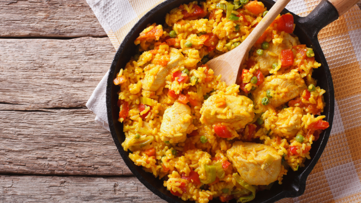 Arroz con pollo: la receta fácil y económica para sorprender a la familia