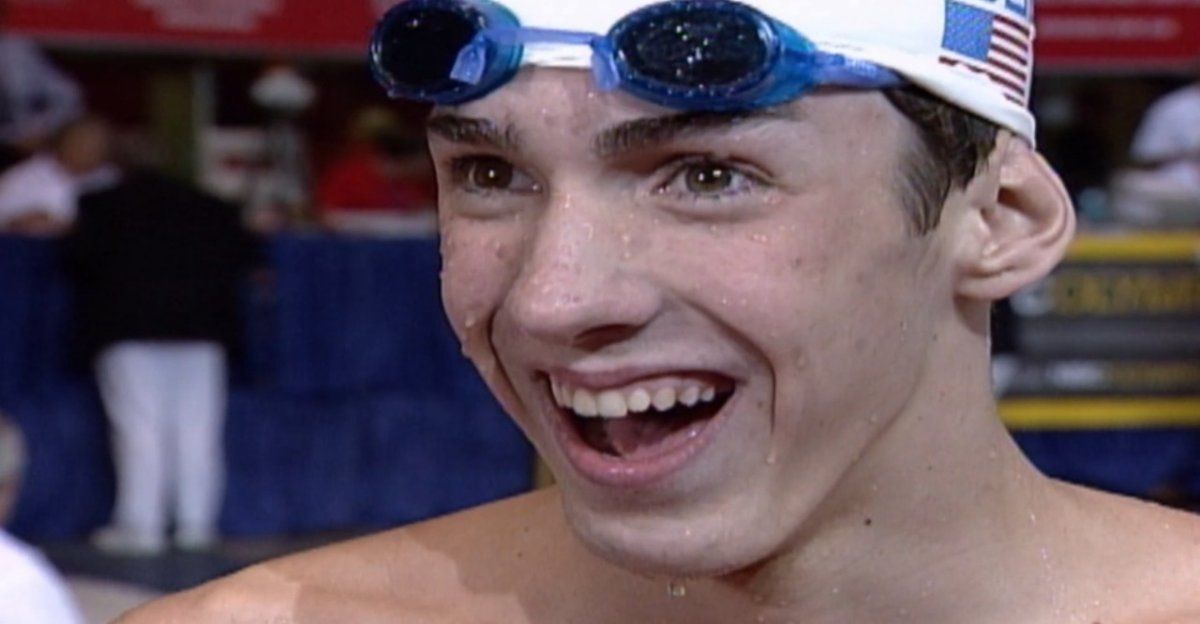 Con solo 15 años, Michael Phelps disputó sus primeros Juegos Olímpicos: fueron los de Sidney 2000 donde, si bien no logró ninguna medalla, fue finalista en la prueba de los 200 metros mariposa, donde arribó quinto.