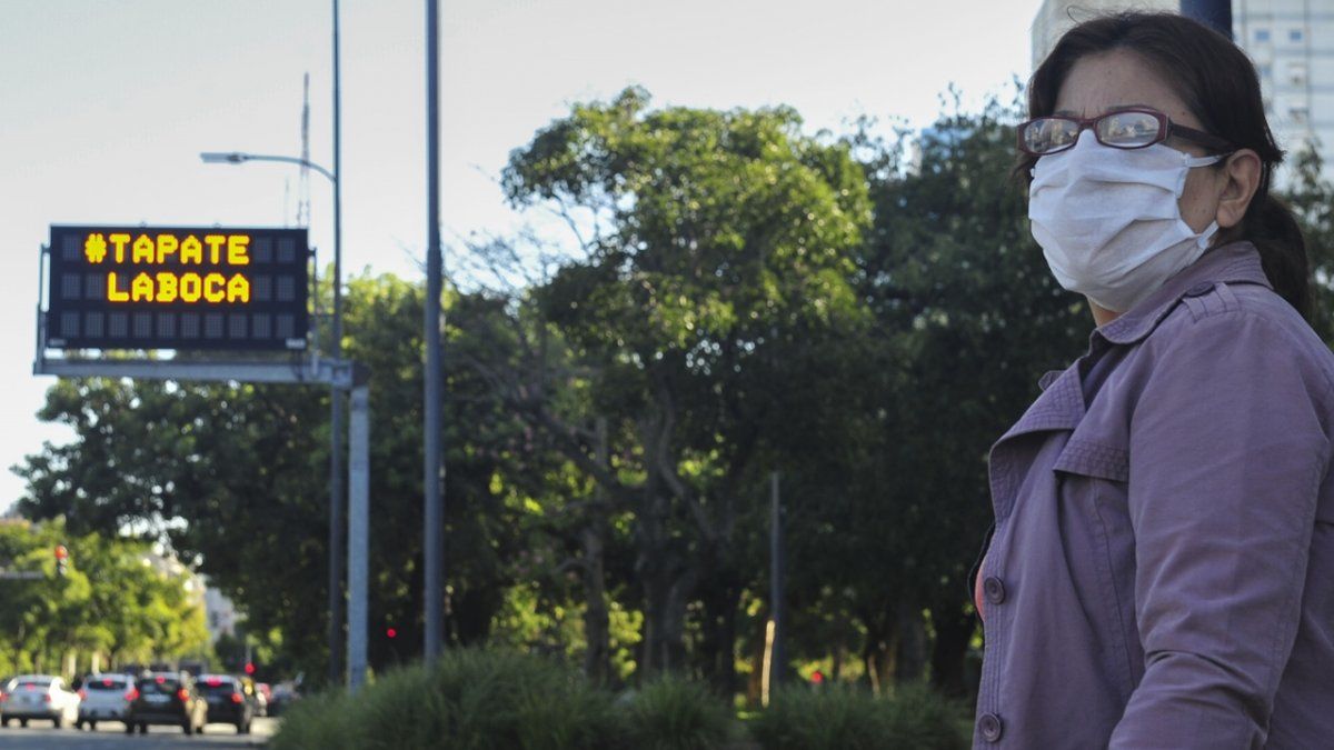 El tapabocas se impuso en la cuarentena y será un compañero constante durante los próximos meses.