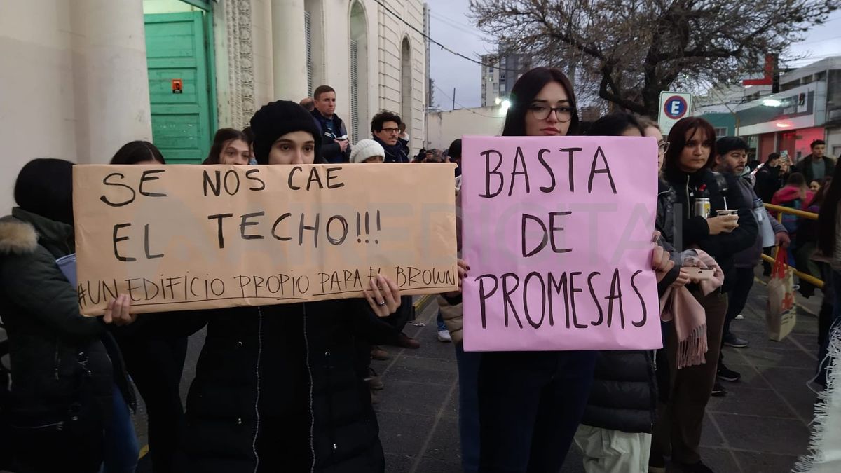 Los alumnos se manifestaron este jueves por la tarde.