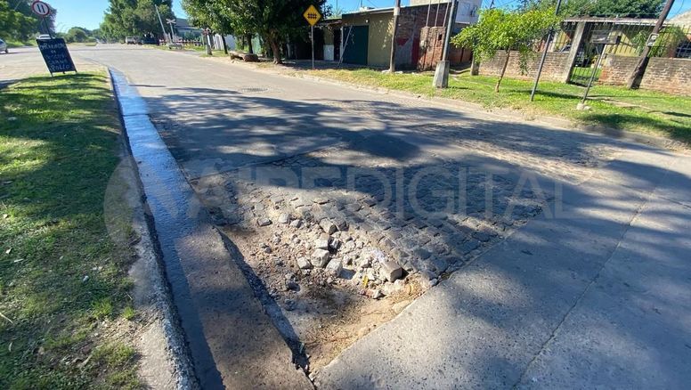 Inseguridad en Barrio Coronel Dorrego: vecinos denuncian fallas en la iluminación y baches peligrosos