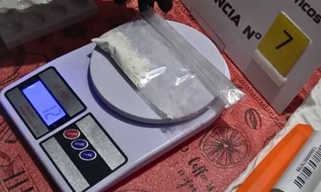 Investigación en curso: la Justicia analiza la composición de la cocaína incautada para determinar si estaba adulterada y establecer responsabilidades penales. Investigación en curso: la Justicia analiza la composición de la cocaína incautada para determinar si estaba adulterada y establecer responsabilidades penales.