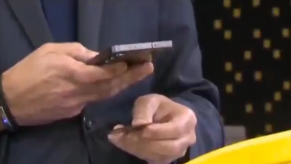 Un periodista de TN expuso en vivo por error los datos de su tarjeta de débito: el video